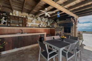 Outdoor dining - F Tamaide with Sea Views, Wi-Fi, and Air Conditioning (San Miguel de Abona)