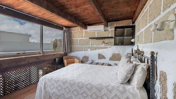 1 slaapkamer, een strijkplank/strijkijzer, gratis wifi, beddengoed