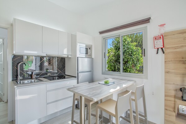 Fridge, microwave, stovetop, coffee/tea maker