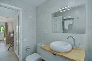 Dusche, Haartrockner, Handtücher