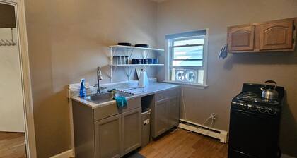 Nice spacious room near Whole Foods, Brown Univer.