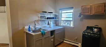 Nice spacious room near Whole Foods, Brown Univer.