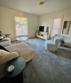 Living area - Next Level Convenience in Grand Rapids premier neighborhood (Grand Rapids)
