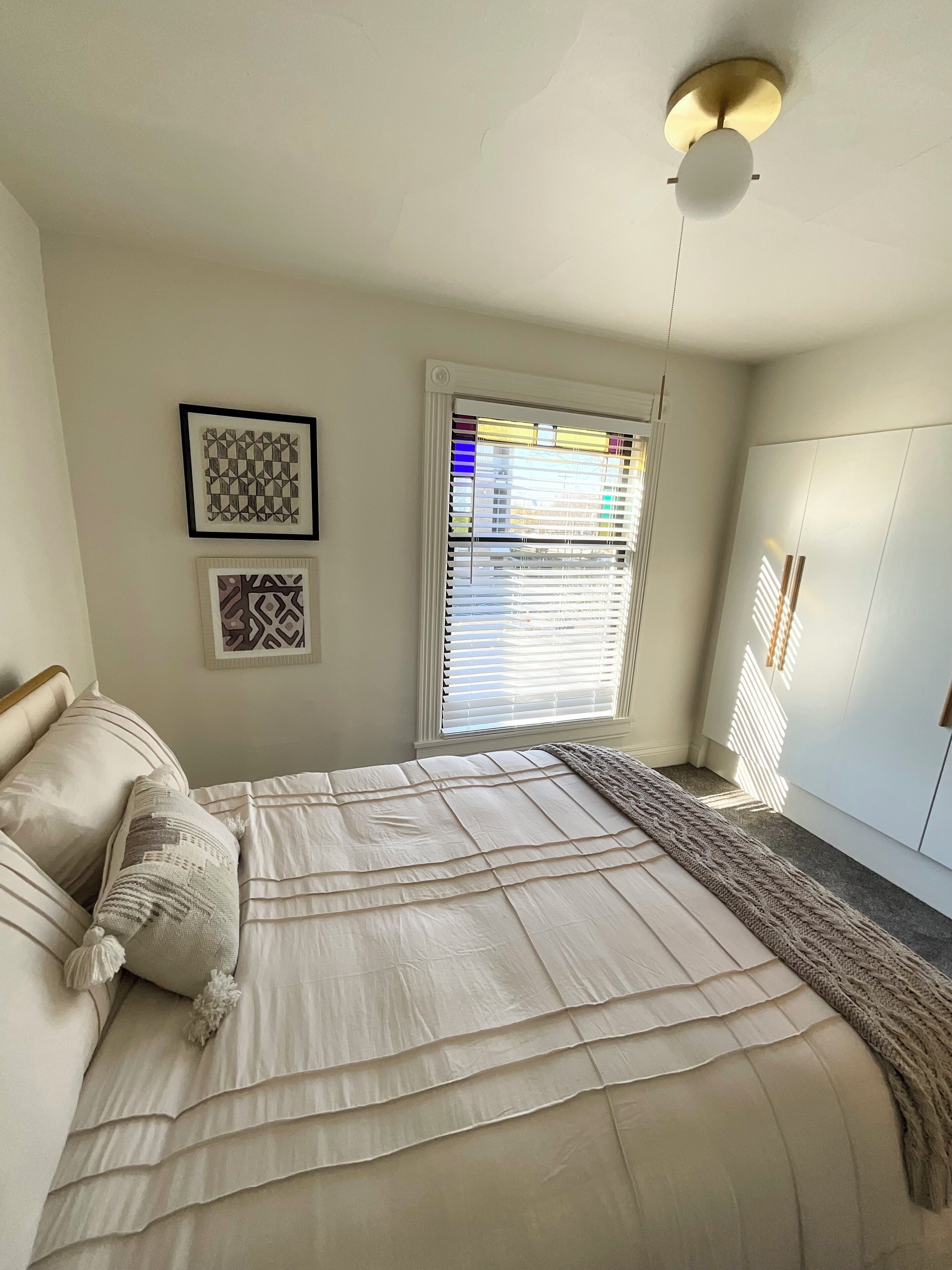 2 多间卧室、熨斗/熨衣板、WiFi、床单