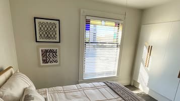 2 bedrooms, iron/ironing board, WiFi, bed sheets