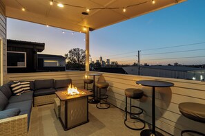 Property grounds - Sleep 14 \ Entire Home \ Mins to Conv. Center \ Loft Balcony \ Plenty of Space! (Indianapolis)