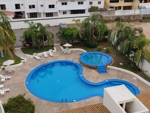Pool - Spacious condominium in the Golden Zone, a 5-minute walk from the beach! (Mazatlán)