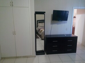 1 bedroom, iron/ironing board, free WiFi, bed sheets - Spacious condominium in the Golden Zone, a 5-minute walk from the beach! (Mazatlán)