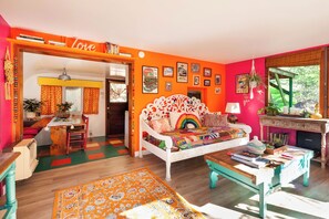 Livres, médiathèque, chaîne hi-fi