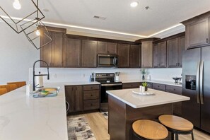 Refrigerador, microondas, horno, placa de cocina