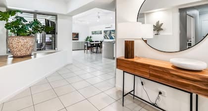 Villa Jacana- Tropical 4BR Retreat in Port Douglas | Private Pool & Near Beach!