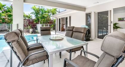 Villa Jacana- Tropical 4BR Retreat in Port Douglas | Private Pool & Near Beach!