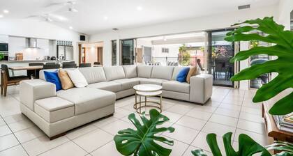 Villa Jacana- Tropical 4BR Retreat in Port Douglas | Private Pool & Near Beach!