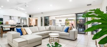 Villa Jacana- Tropical 4BR Retreat in Port Douglas | Private Pool & Near Beach!