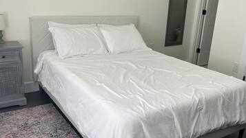 1 slaapkamer, een strijkplank/strijkijzer, wifi, beddengoed