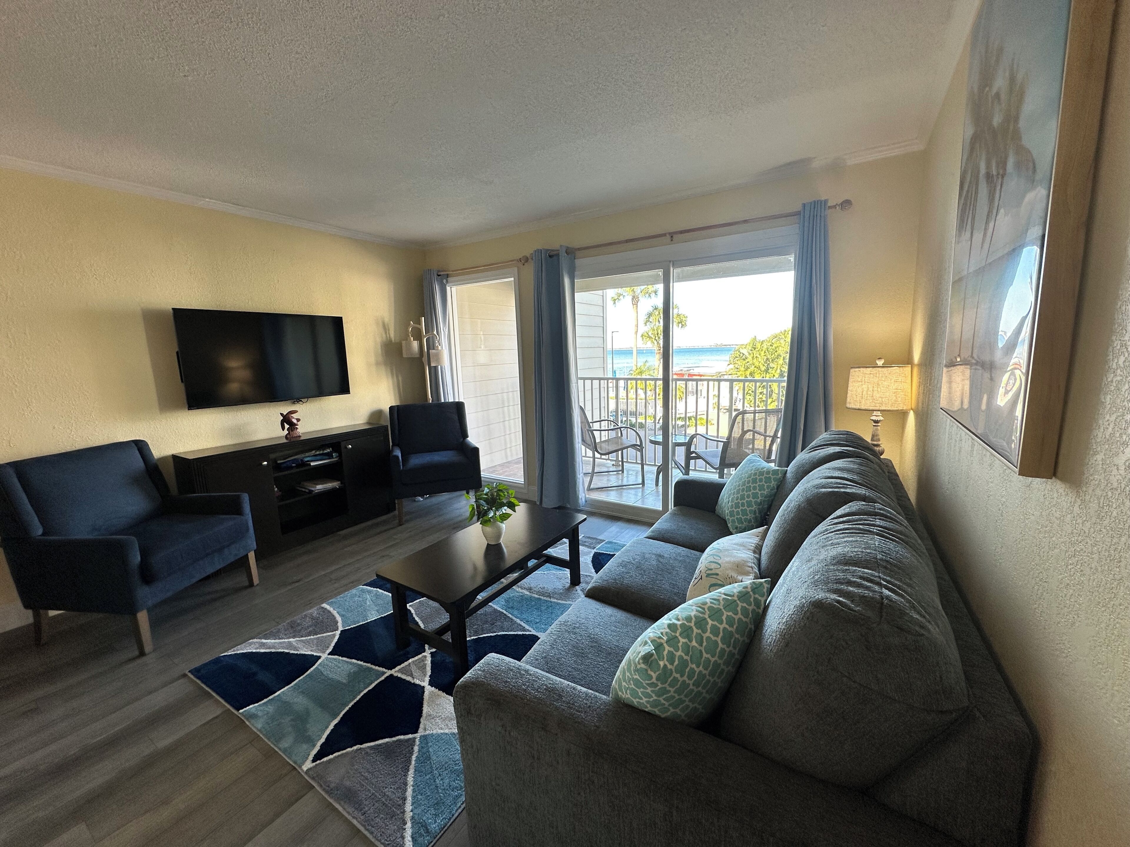 Smart-TV, DVD-spiller og filmbibliotek