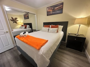 1 habitación, tabla de planchar con plancha, wifi gratis y ropa de cama