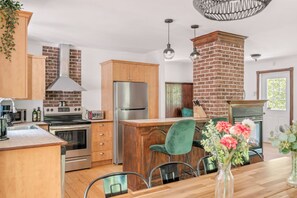 Kylskåp, mikrovågsugn, ugn och diskmaskin