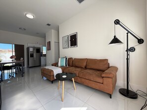 Smart TV, fireplace - The Heaven Yard-FreeParking-FirePit-BBQ-Central (Miami)