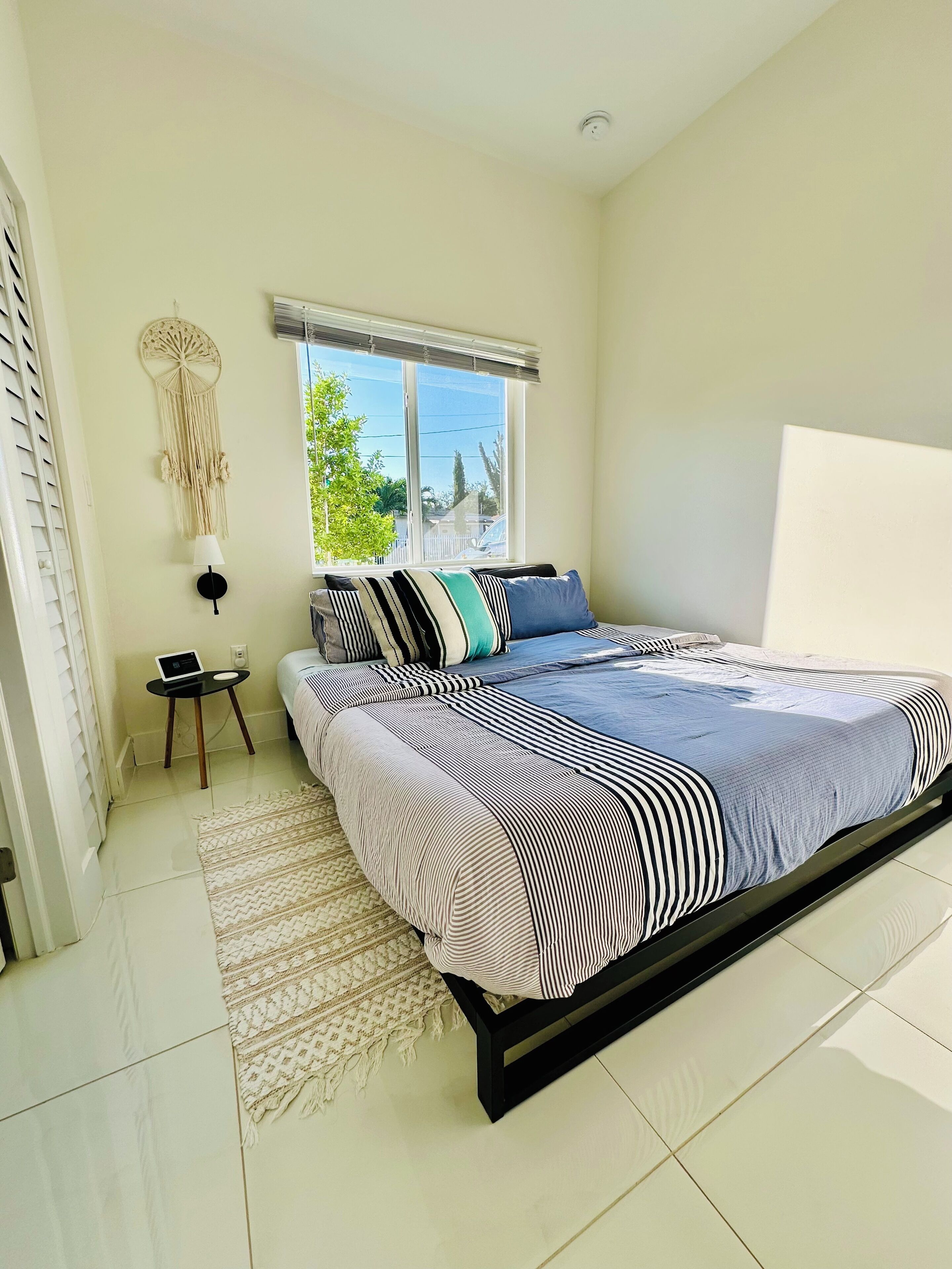 3 bedrooms, desk, iron/ironing board, travel crib