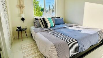 3 bedrooms, desk, iron/ironing board, travel crib