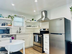 Micro-ondes, four, plaque de cuisson, lave-vaisselle