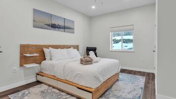 3 chambres, bureau, fer et planche Ă repasser, lit parapluie