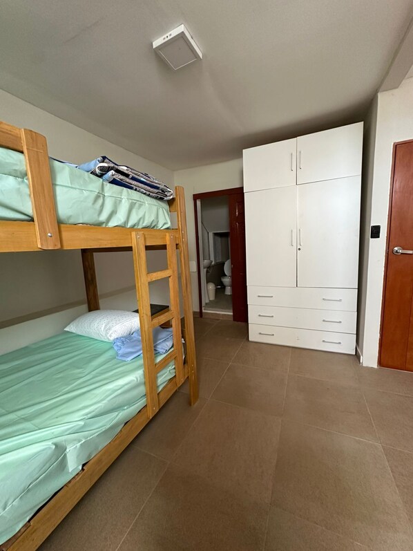 6 bedrooms, WiFi, bed sheets