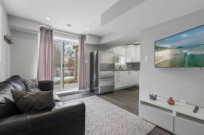 Serene ravine retreat. 2 mins drive to great fun world Arcade !