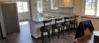 Charming 3-bedroom house with AC, WiFi in welcoming Chiloquin