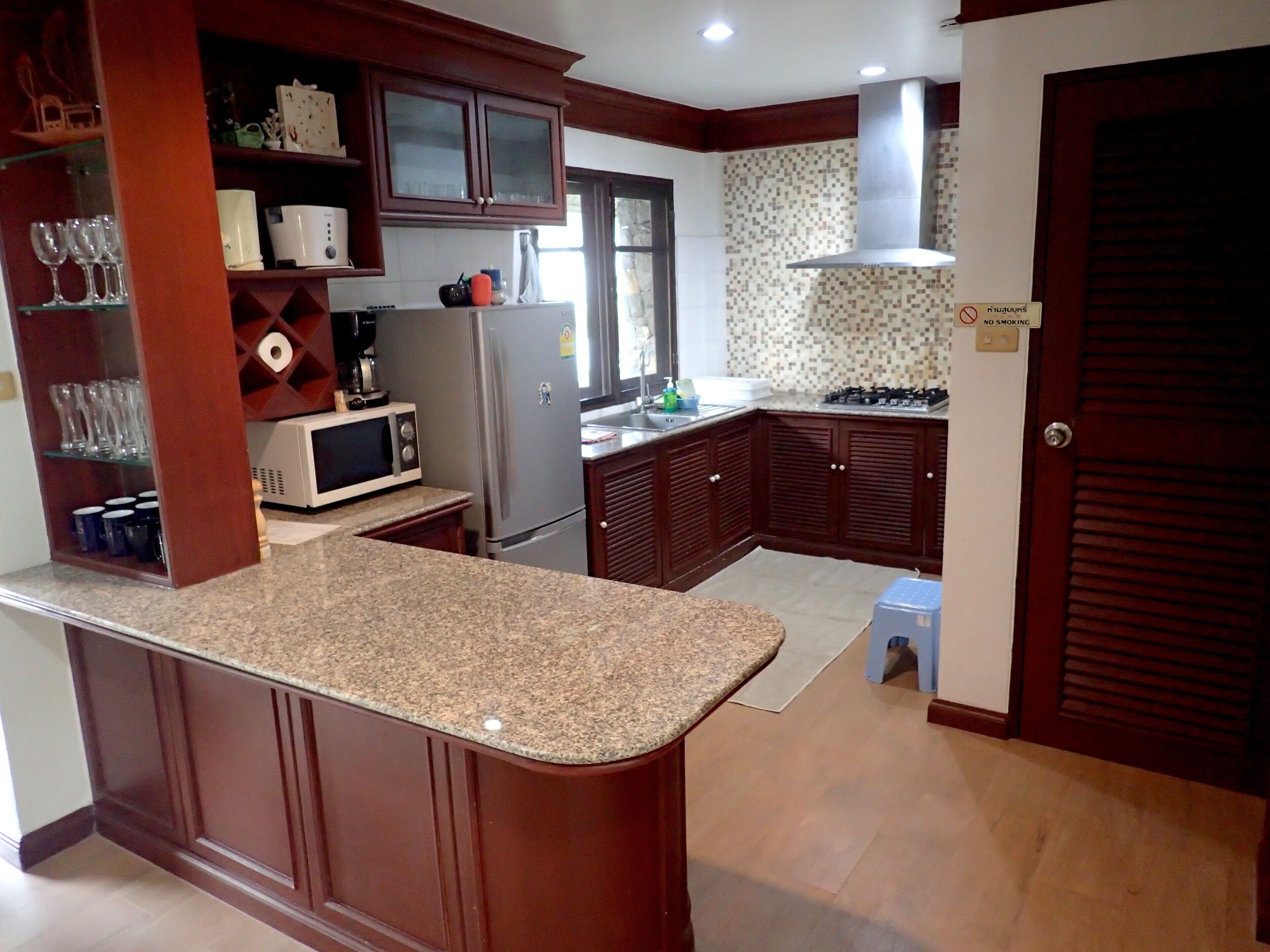 冰箱、微波炉、炉灶、电热水壶