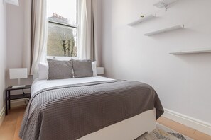 2 slaapkamers, een strijkplank/strijkijzer, wifi, beddengoed