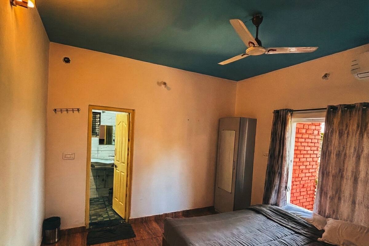Family Room | In-room safe, blackout drapes, WiFi (free), bed sheets