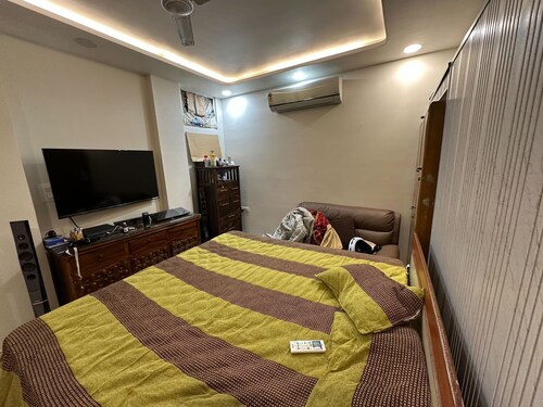 Charming 2-bedroom bed & breakfast with WiFi, AC in phenomenal Delhi
