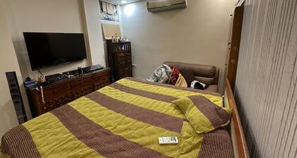 Charming 2-bedroom bed & breakfast with WiFi, AC in phenomenal Delhi