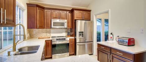 電子レンジ、オーブン、コンロ、食器洗い機