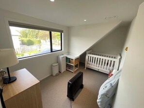 Interior - Sunny Family Retreat with Breathtaking Queenstown Views (Queenstown)