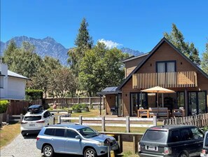 Exterior - Sunny Family Retreat with Breathtaking Queenstown Views (Queenstown)