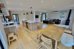 Interior - Sunny Family Retreat with Breathtaking Queenstown Views (Queenstown)