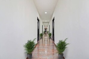 Deluxe Double Room, Balcony, City View | Living area