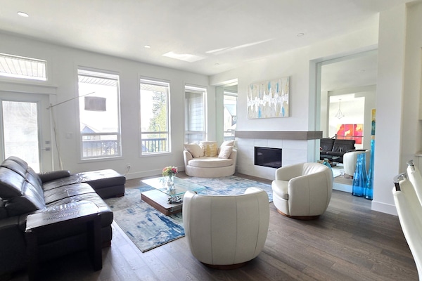 Smart TV, fireplace, DVD player