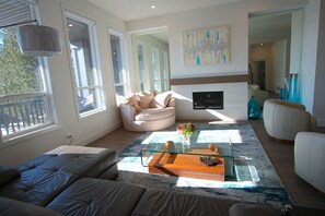 Smart TV, fireplace, DVD player