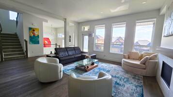 Smart TV, fireplace, DVD player