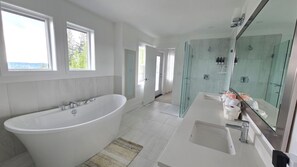 Shower, hair dryer, bidet, towels - Luxury Coquitlam Escape with Beautiful Zen Interiors, Minutes to Transit (Coquitlam)