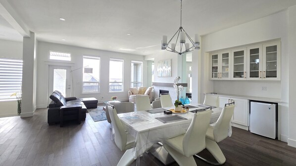 Interior - Christmas Magic in Coquitlam | Serene Zen Home • EV Charger • Mountain Trails (Coquitlam)