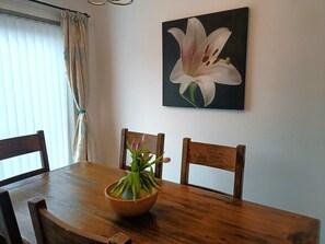 Dining - Relaxing retreat in Lisburn (Lisburn)