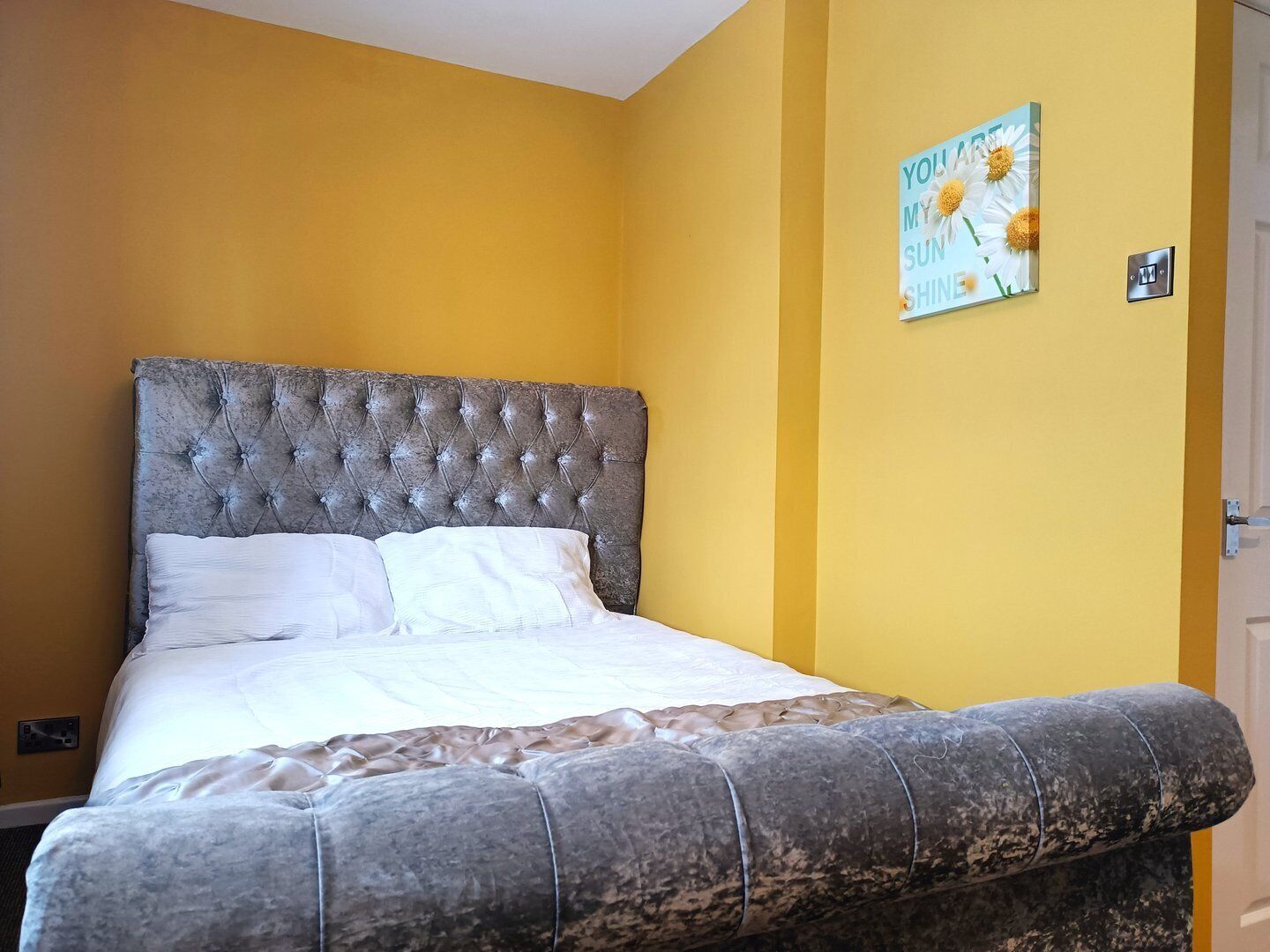 2 bedrooms, iron/ironing board, internet, bed sheets