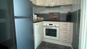 Fridge, microwave, oven, coffee/tea maker