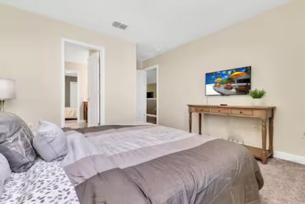 8 bedrooms, iron/ironing board, WiFi