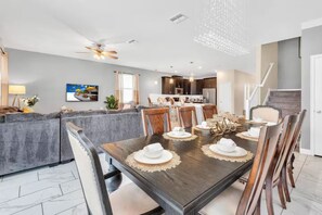 Dining - Spacious 8-bedroom villa in charming Four Corners with WiFi, AC (Four Corners)